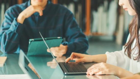 18歳と19歳の男女